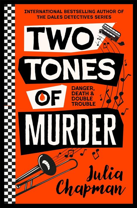 "Two Tones of Murder" von Julia Chapman, schwarz-weißes Schachmuster, Noten, Bus und Posaune auf orangem Hintergrund.