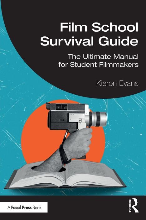 "Film School Survival Guide: The Ultimate Manual for Student Filmmakers" von Kieron Evans. Illustration: Hand hält Kamera aus Buch.