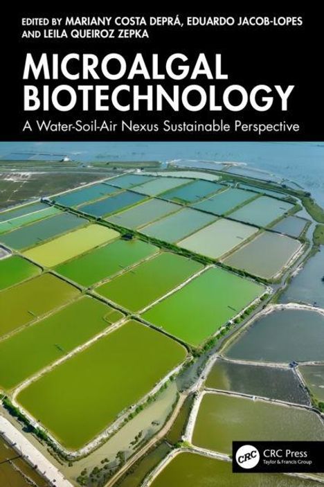 Der Text zeigt Titel und Herausgeber eines Buches über Mikroalgen-Biotechnologie. Im Hintergrund sieht man bunte Wasserbecken.