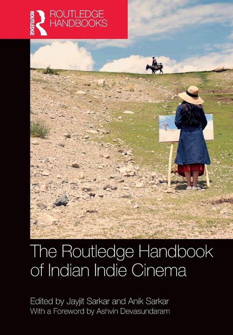 Der Text lautet: "The Routledge Handbook of Indian Indie Cinema". Eine Frau malt in einer hügeligen Landschaft.