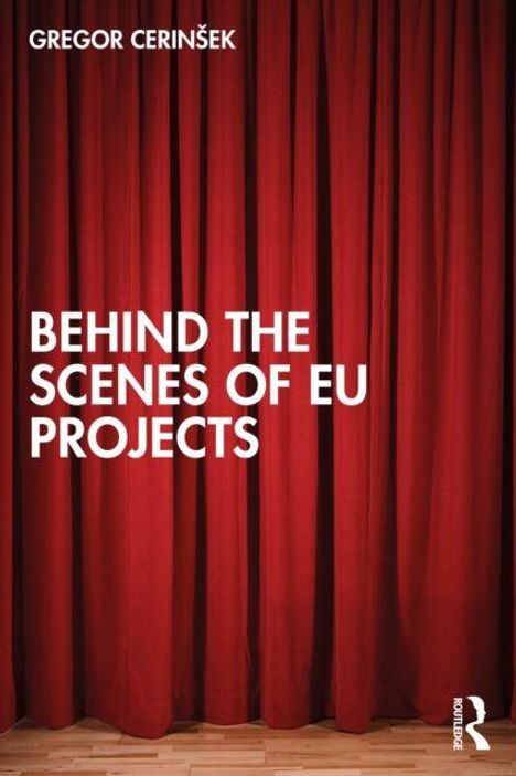 Text: "Gregor Cerinšek", "Behind the Scenes of EU Projects". Roter Vorhang auf Holzboden.