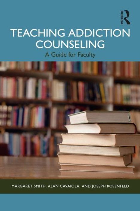 "TEACHING ADDICTION COUNSELING: A Guide for Faculty" steht über einem Bücherstapel vor einem Bücherregal.