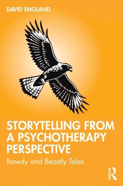Oben steht "David England". Darunter "Storytelling from a Psychotherapy Perspective: Bawdy and Beastly Tales". Illustration eines fliegenden Vogels vor orangem Hintergrund. 