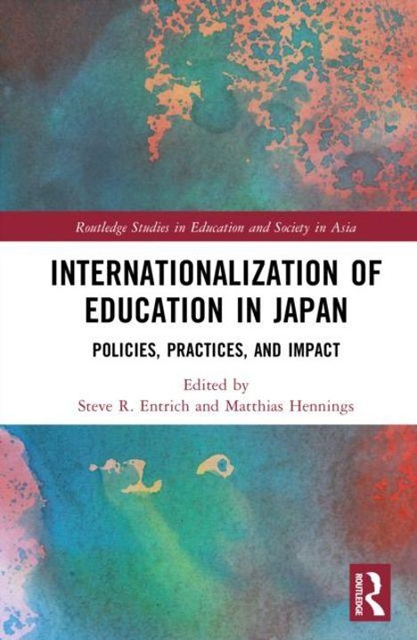 "Internationalization of Education in Japan: Policies, Practices, and Impact" steht im Mittelpunkt, Herausgeber sind Steve R. Entrich und Matthias Hennings. Abstraktes buntes Muster im Hintergrund.