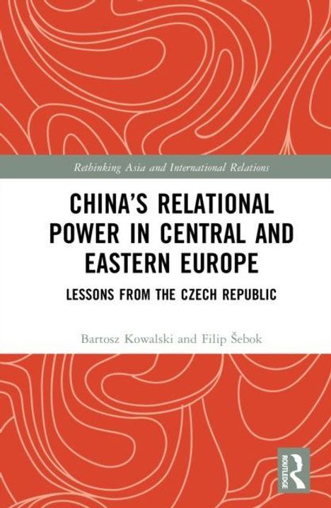 Titel: "China's Relational Power in Central and Eastern Europe". Autoren: Bartosz Kowalski und Filip Šebok. Rotes, geschwungenes Muster.