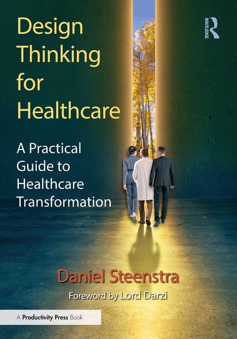 „Design Thinking for Healthcare: A Practical Guide to Healthcare Transformation“ von Daniel Steenstra. Drei Menschen gehen auf einen leuchtenden Weg im Wald zu.