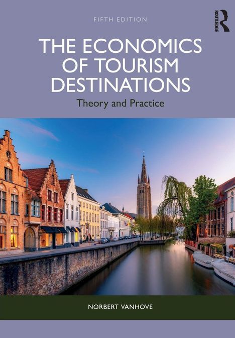 "The Economics of Tourism Destinations" oben, "Norbert Vanhove" unten. Bild: Malerische Stadt mit Kanal und historischer Architektur.