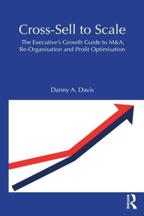 Titel: "Cross-Sell to Scale", Untertitel: "The Executive's Growth Guide to M&A...", Autor: Danny A. Davis. Grafik: Aufwärts zeigende Pfeile.
