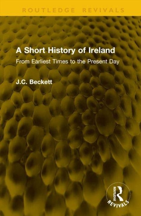 „A Short History of Ireland: From Earliest Times to the Present Day“ von J.C. Beckett. Struktur in Gelbbraun.