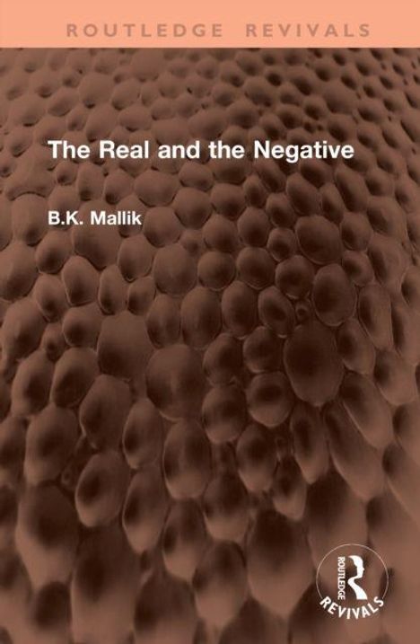 "The Real and the Negative, B.K. Mallik." Ein abstraktes, strukturiertes Muster in Brauntönen mit einem weißen Logo unten rechts.