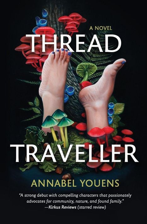"THREAD TRAVELLER" von Annabel Youens. Zwei Füße mit blau lackierten Nägeln ragen aus farbenfrohen Pilzen hervor.
