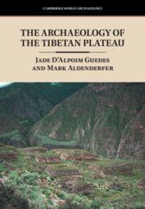 "The Archaeology of the Tibetan Plateau" von Jade D'Alpoim Guedes und Mark Aldenderfer. Landschaftsfoto mit grünen Bergen.