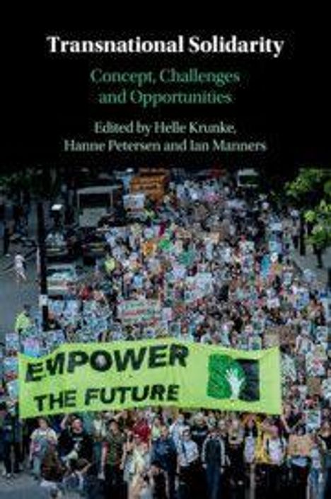 "Transnational Solidarity: Concept, Challenges and Opportunities" steht oben. Eine große Menschenmenge mit Plakaten demonstriert.