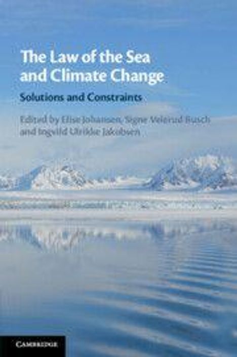 "The Law of the Sea and Climate Change: Solutions and Constraints. Herausgeber: Elise Johansen, Signe Veierud Busch, Ingvild Ulrikke Jakobsen." Im Hintergrund schneebedeckte Berge und ruhiges Wasser.