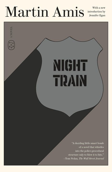 "Night Train" in schwarzer Schrift auf einem grauen Polizeimarken-Symbol. Oben steht "Martin Amis".