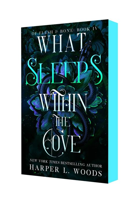 "What Sleeps Within the Cove" von Harper L. Woods. Ein mystisches Cover mit Schlange und Blumen.