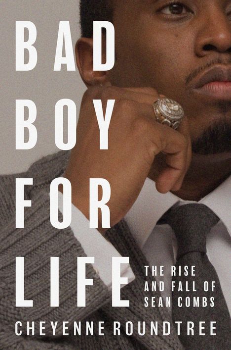 "BAD BOY FOR LIFE" und "THE RISE AND FALL OF SEAN COMBS"; darunter "CHEYENNE ROUNDTREE". Ein Mann in Anzug mit Ring.