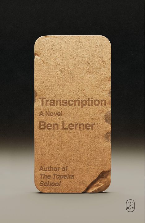 "Transcription, A Novel, Ben Lerner, Author of The Topeka School." Braune, zerknitterte Papieroptik mit Logo unten rechts.