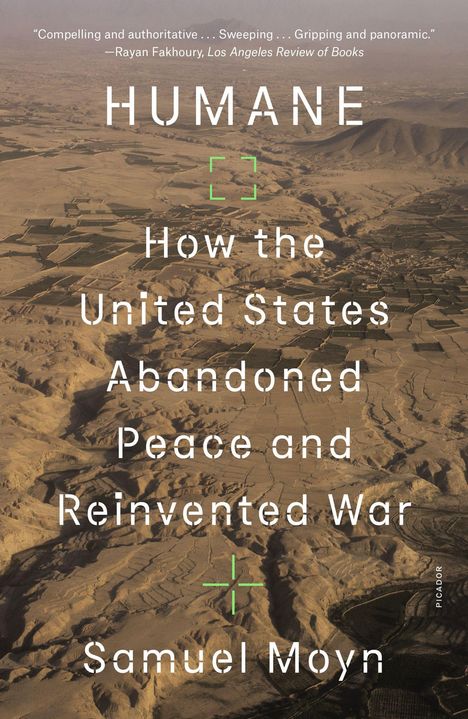 „Humane: How the United States Abandoned Peace and Reinvented War“ von Samuel Moyn. Luftaufnahme einer Wüstenlandschaft.