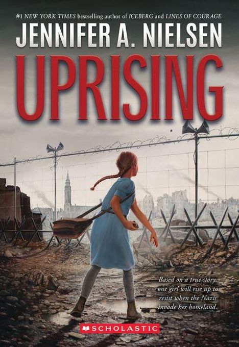 Text: "Jennifer A. Nielsen, Uprising. Based on a true story, one girl will rise up to resist when the Nazis invade her homeland."

Beschreibung: Ein Mädchen in blauem Kleid vor Stacheldrahtzaun, Stadt im Hintergrund.
