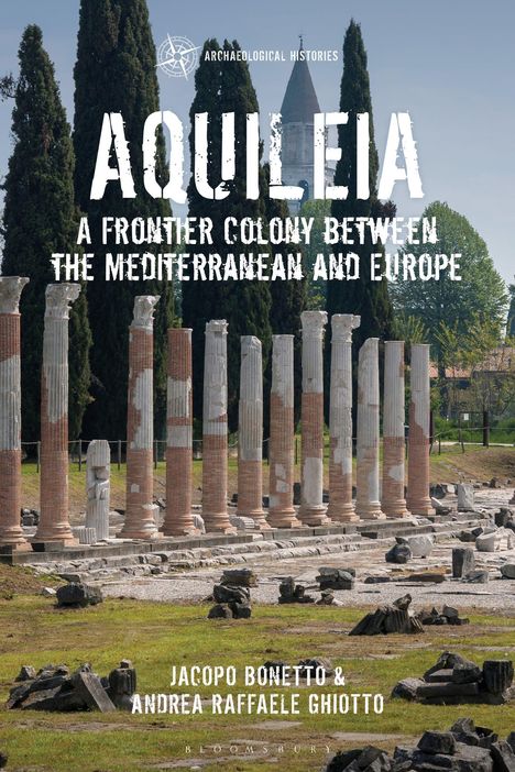 Text: Aquileia: A Frontier Colony Between the Mediterranean and Europe. Antike Säulen vor Bäumen und einem Turm.