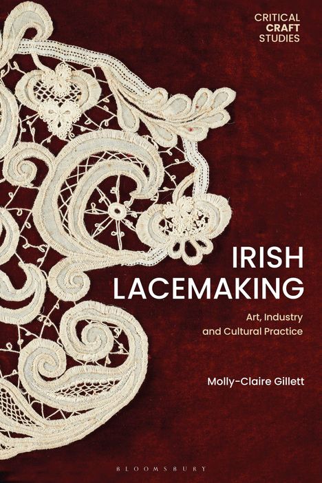 Oben rechts: "CRITICAL CRAFT STUDIES". Titel: "IRISH LACEMAKING". Unten rechts steht "Molly-Claire Gillett". Aufwendige Spitzenarbeit auf rotem Hintergrund.