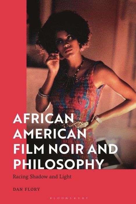 „AFRICAN AMERICAN FILM NOIR AND PHILOSOPHY: Racing Shadow and Light, Dan Flory“. Eine Frau in elegantem Kleid posiert.