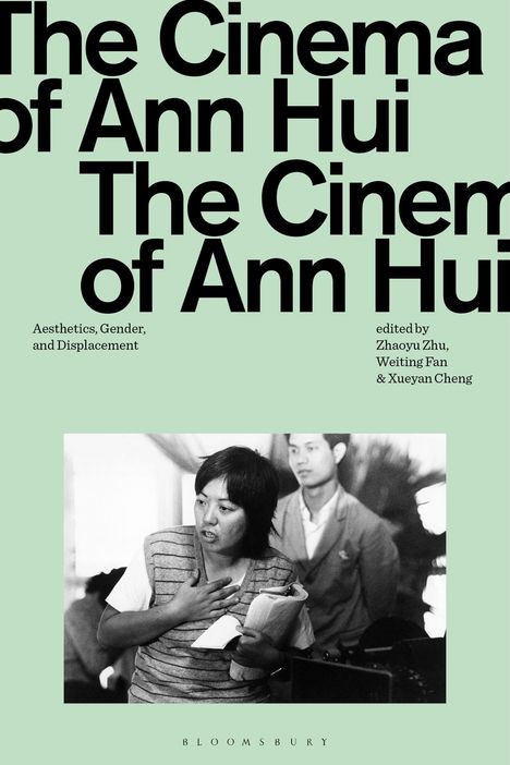 „The Cinema of Ann Hui“, „Aesthetics, Gender, and Displacement“. Schwarz-weiß Foto einer Person mit gestreiftem Hemd.