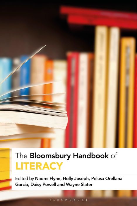 „The Bloomsbury Handbook of Literacy. Edited by Naomi Flynn, Holly Joseph, Pelusa Orellana García, Daisy Powell, Wayne Slater.“ 

Ein aufgeschlagenes Buch vor einem verschwommenen Bücherregal.