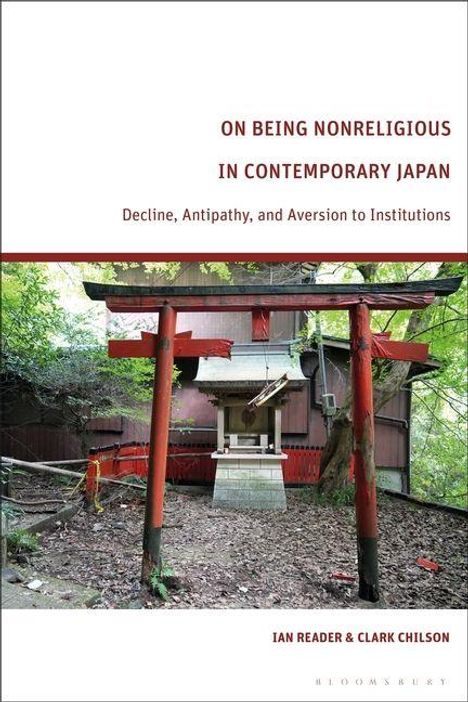 "ON BEING NONRELIGIOUS IN CONTEMPORARY JAPAN" gefolgt von einem kleinen Schrein im Freien mit Torii und Bäumen.