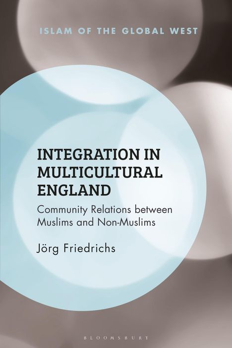 Titel: Integration in Multicultural England. Text: Jörg Friedrichs. Weiche, verschwommene, abgerundete Formen im Hintergrund.