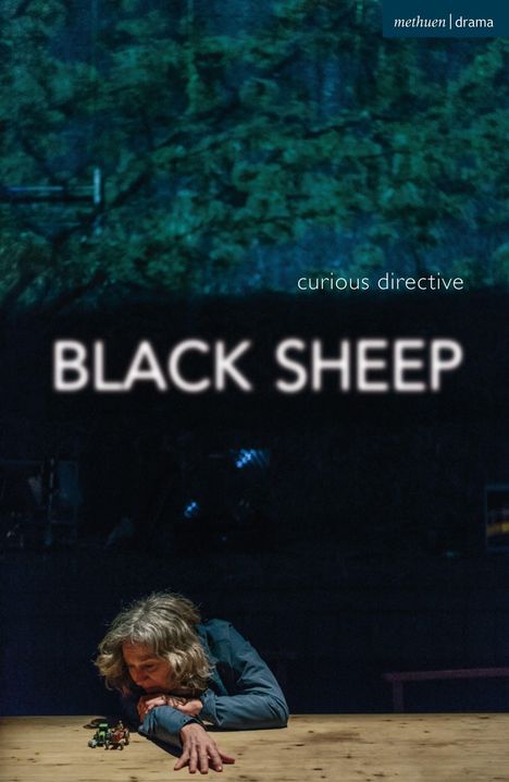 "curious directive BLACK SHEEP" in heller Schrift. Eine Person lehnt sich nachdenklich über einen Tisch.