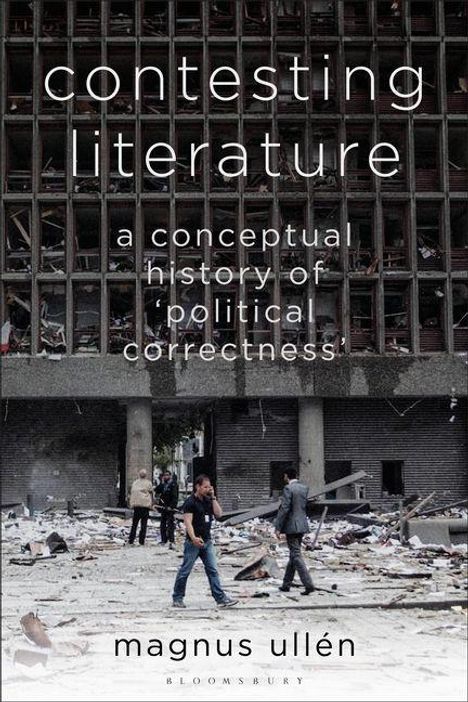 Text: "contesting literature: a conceptual history of 'political correctness'." Menschen vor einem zerstörten Gebäude.