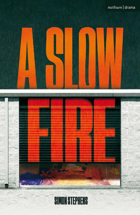 Text: "A SLOW FIRE" und "SIMON STEPHENS". Titel in großen, orangefarbenen Buchstaben vor dunklem Hintergrund.