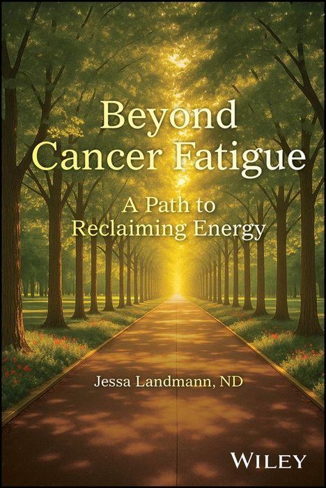 "Beyond Cancer Fatigue: A Path to Reclaiming Energy" von Jessa Landmann, ND. Ein sonnendurchfluteter Weg durch Bäume.