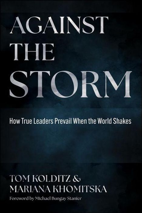 "AGAINST THE STORM" und "How True Leaders Prevail When the World Shakes". Darunter stehen zwei Autorennamen.