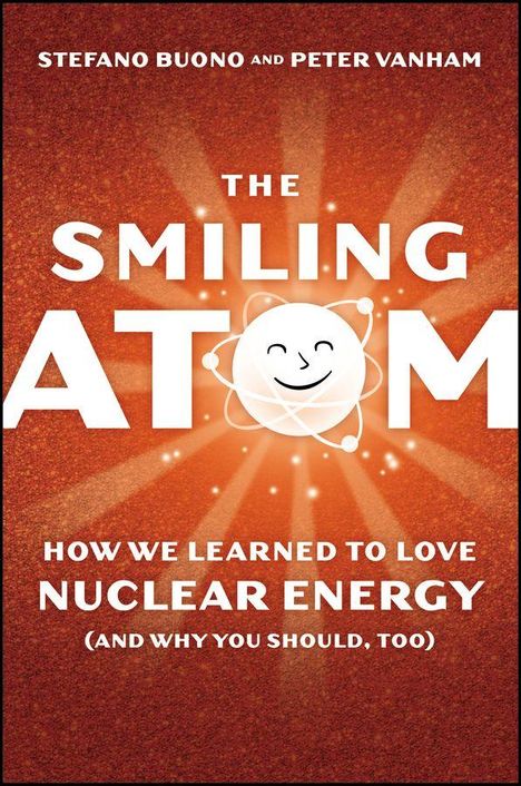 "The Smiling Atom: How We Learned to Love Nuclear Energy (And Why You Should, Too)" ist in großen Lettern auf einem roten Hintergrund geschrieben. In der Mitte ist ein lächelndes Atom dargestellt.