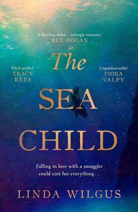 "The Sea Child" von Linda Wilgus. Unterwasserlandschaft mit einem tauchenden Kind im blauen Meer. Zitate von Bex Hogan, Tracy Rees, Fiona Valpy.