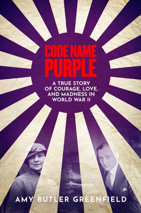 "Code Name Purple" in roter Schrift. Historische Fotos zweier Personen vor einem lila-weiß strahlenförmigen Hintergrund.