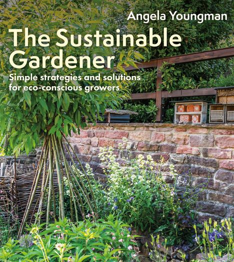 "The Sustainable Gardener" von Angela Youngman zeigt einen grünen Garten mit einer Steinmauer und Insektenhotels.