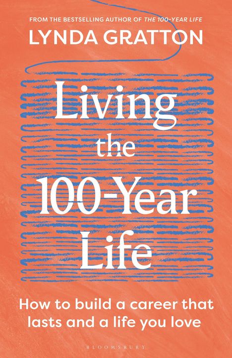 "Living the 100-Year Life" von Lynda Gratton. Tipps für Karriere und Leben. Ein oranger Hintergrund mit blauen Linien.