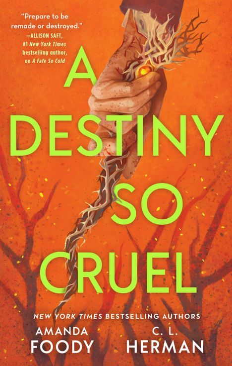 “A DESTINY SO CRUEL” in grüner Schrift, eine Hand hält einen leuchtenden, verworrenen Stab auf orangem Hintergrund.