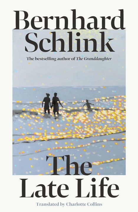 "Bernhard Schlink, The Late Life, Illustration: Zwei Personen am Strand, umgeben von schimmernden Lichtern."