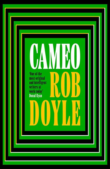 'Cameo Rob Doyle'. Donal Ryan lobt den Autor. Schachtelförmiges Design mit grünem Hintergrund und gelben, weißen Buchstaben.