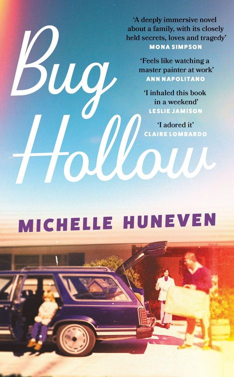 Texte: "Bug Hollow", "MICHELLE HUNEVEN", Zitate von Mona Simpson, Ann Napolitano, Leslie Jamison, Claire Lombardo. Illustration: Menschen packen Auto.