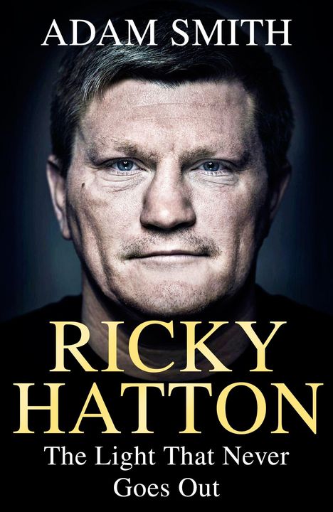 "ADAM SMITH. RICKY HATTON: The Light That Never Goes Out. Nahaufnahme eines Mannes mit ernstem Blick vor dunklem Hintergrund."