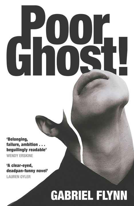 "Poor Ghost!" oben in großen Buchstaben. Darunter ein Gesicht in Schwarzweiß, leicht nach oben gedreht. Autor: Gabriel Flynn.