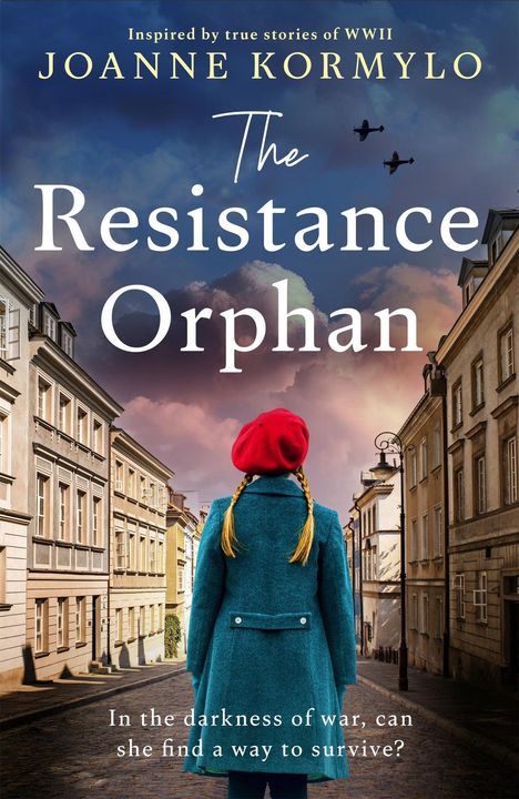 Titel: The Resistance Orphan. Text: Inspired by true stories of WWII. Bild: Mädchen mit rotem Hut in einer Altstadt.