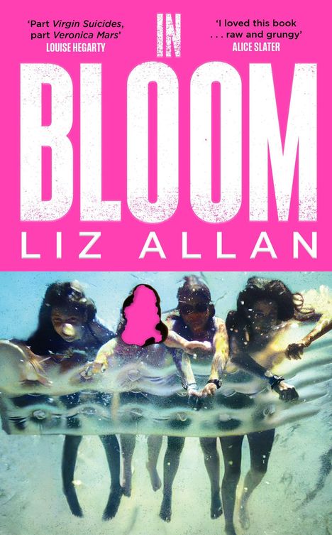 „IN BLOOM“. Darunter: „LIZ ALLAN“. Frauen tauchen unter Wasser, halten sich an den Händen.
