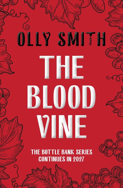 „THE BLOOD VINE“ in großen weißen Buchstaben vor rotem Hintergrund, umgeben von Weinblättern und Trauben.
